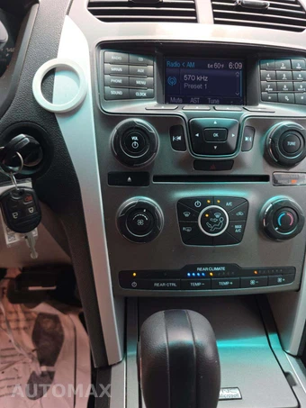 2014 Ford Explorer – miniatura 10