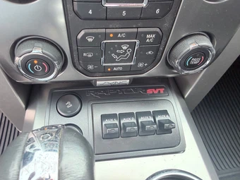 2014 Ford F-150 SVT Raptor Crew Cab Short Bed - miniatura 25