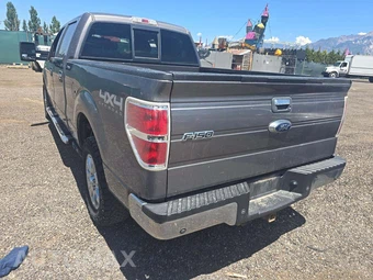2014 Ford F-150 XLT Crew Cab Medium Bed – miniatura 2