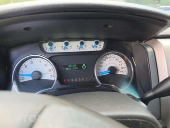 2014 Ford F-150 XLT Crew Cab Medium Bed – miniatura 6