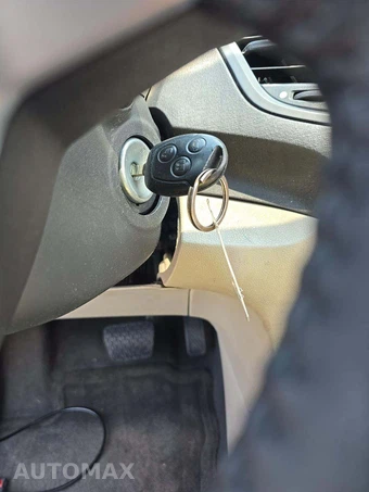 2014 Ford Fiesta SE Hatchback – miniatura 8