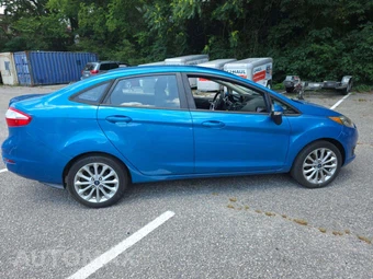 2014 Ford Fiesta SE Sedan - miniatura 4