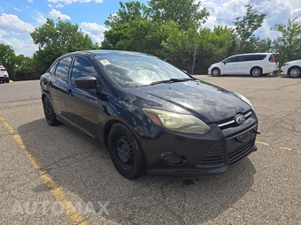 2014 Ford Focus S Sedan – miniatura 3
