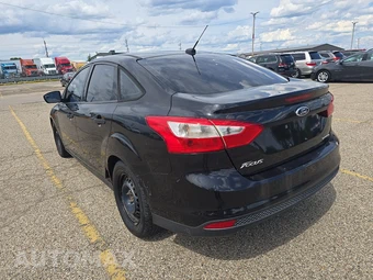 2014 Ford Focus S Sedan – miniatura 6