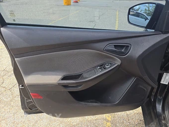 2014 Ford Focus S Sedan – miniatura 9