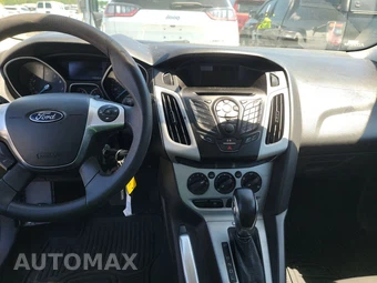 2014 Ford Focus SE Hatchback – miniatura 11