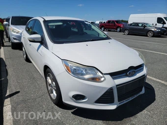 2014 Ford Focus SE Hatchback – miniatura 3