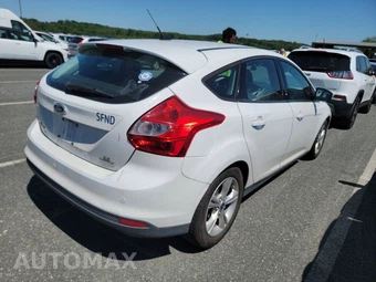 2014 Ford Focus SE Hatchback – miniatura 4