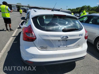 2014 Ford Focus SE Hatchback – miniatura 5