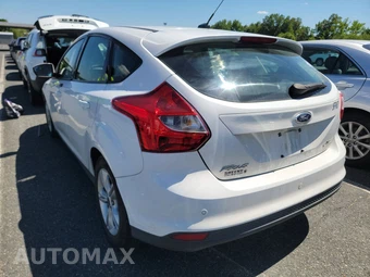 2014 Ford Focus SE Hatchback – miniatura 6