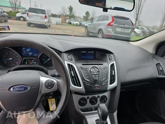 2014 Ford Focus SE Hatchback – miniatura 14