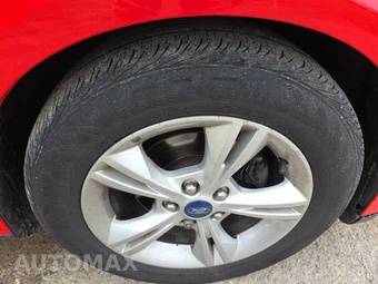 2014 Ford Focus SE Hatchback – miniatura 9