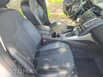 2014 Ford Focus SE Hatchback – miniatura 15