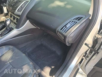 2014 Ford Focus SE Hatchback – miniatura 16