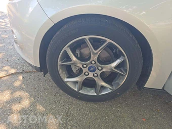 2014 Ford Focus SE Hatchback – miniatura 21