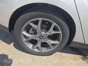 2014 Ford Focus SE Hatchback – miniatura 24