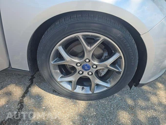 2014 Ford Focus SE Hatchback – miniatura 25