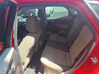 2014 Ford Focus SE Hatchback – miniatura 13