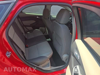 2014 Ford Focus SE Hatchback – miniatura 16