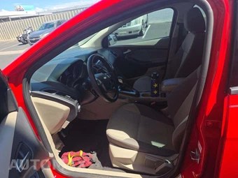 2014 Ford Focus SE Hatchback – miniatura 6
