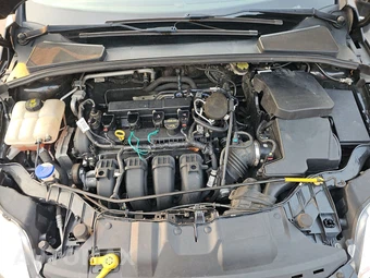 2014 Ford Focus SE Hatchback - miniatura 15