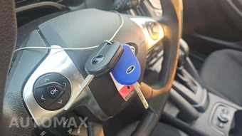 2014 Ford Focus SE Hatchback - miniatura 18