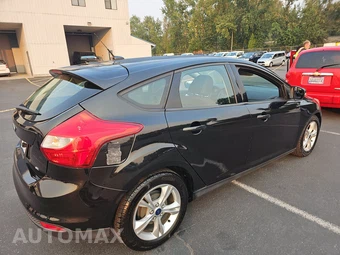 2014 Ford Focus SE Hatchback - miniatura 4