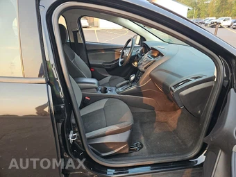 2014 Ford Focus SE Hatchback - miniatura 8