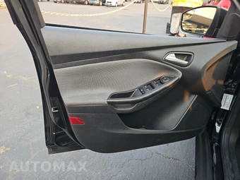 2014 Ford Focus SE Hatchback - miniatura 9