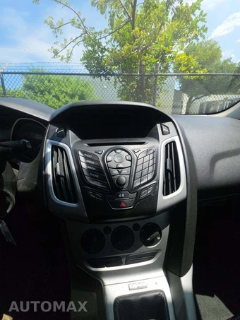 2014 Ford Focus SE Hatchback – miniatura 10
