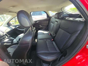 2014 Ford Focus SE Hatchback – miniatura 13