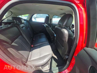 2014 Ford Focus SE Hatchback – miniatura 16