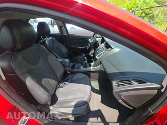 2014 Ford Focus SE Hatchback – miniatura 18
