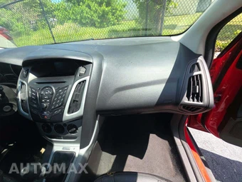 2014 Ford Focus SE Hatchback – miniatura 19