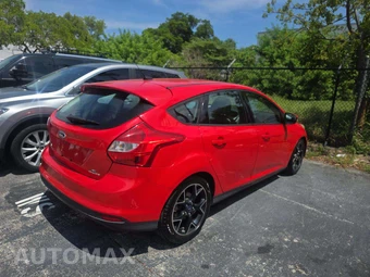 2014 Ford Focus SE Hatchback – miniatura 3