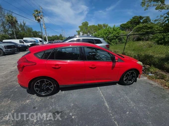 2014 Ford Focus SE Hatchback – miniatura 4