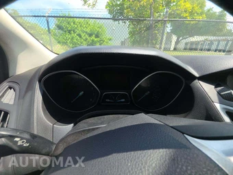 2014 Ford Focus SE Hatchback – miniatura 9