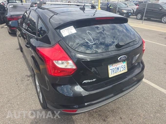 2014 Ford Focus SE Hatchback – miniatura 6