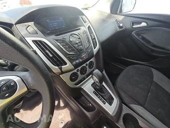 2014 Ford Focus SE Hatchback – miniatura 11