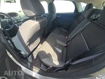 2014 Ford Focus SE Hatchback – miniatura 13