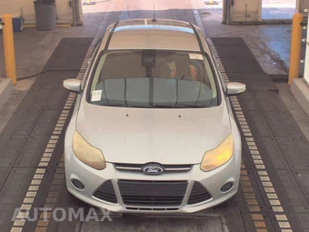 2014 Ford Focus SE Hatchback – miniatura 2