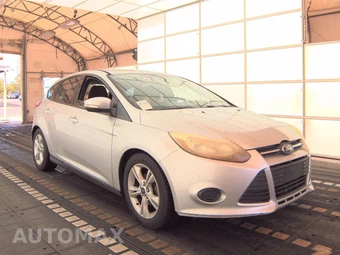 2014 Ford Focus SE Hatchback – miniatura 3