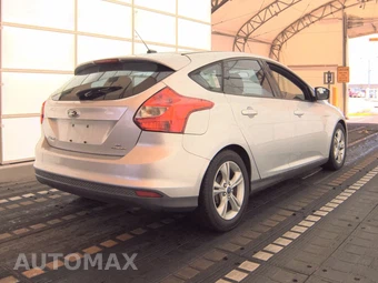 2014 Ford Focus SE Hatchback – miniatura 4