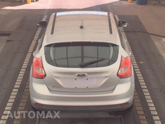 2014 Ford Focus SE Hatchback – miniatura 5