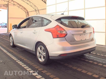 2014 Ford Focus SE Hatchback – miniatura 6