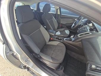 2014 Ford Focus SE Hatchback – miniatura 8