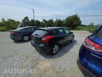2014 Ford Focus SE Hatchback – miniatura 3