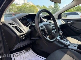 2014 Ford Focus SE Sedan – miniatura 10