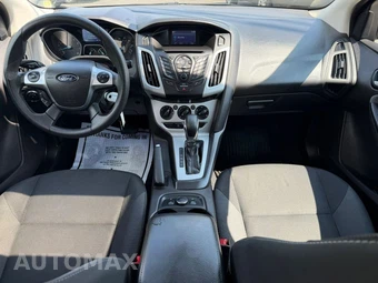 2014 Ford Focus SE Sedan – miniatura 11