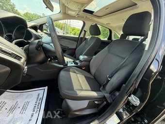 2014 Ford Focus SE Sedan – miniatura 13